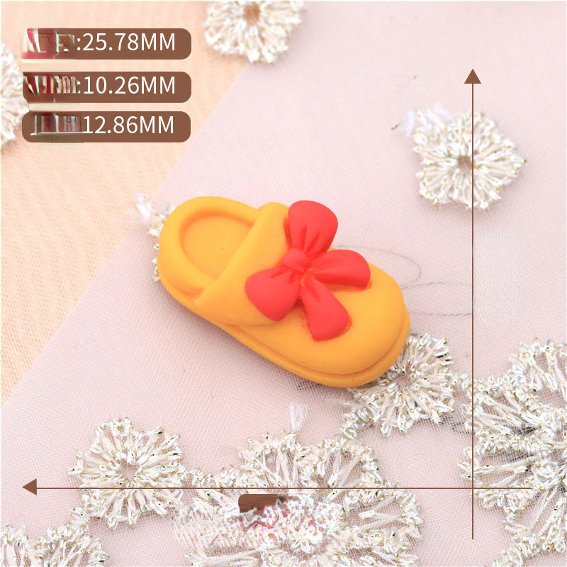 Caricatura al por mayor accesorios de resina linda zapatilla